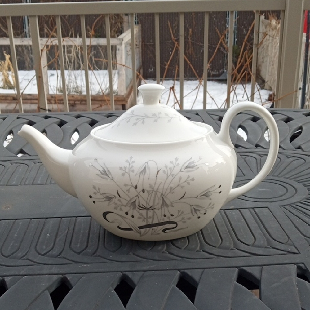 Wedgwood Wild Oats bone china teapot.